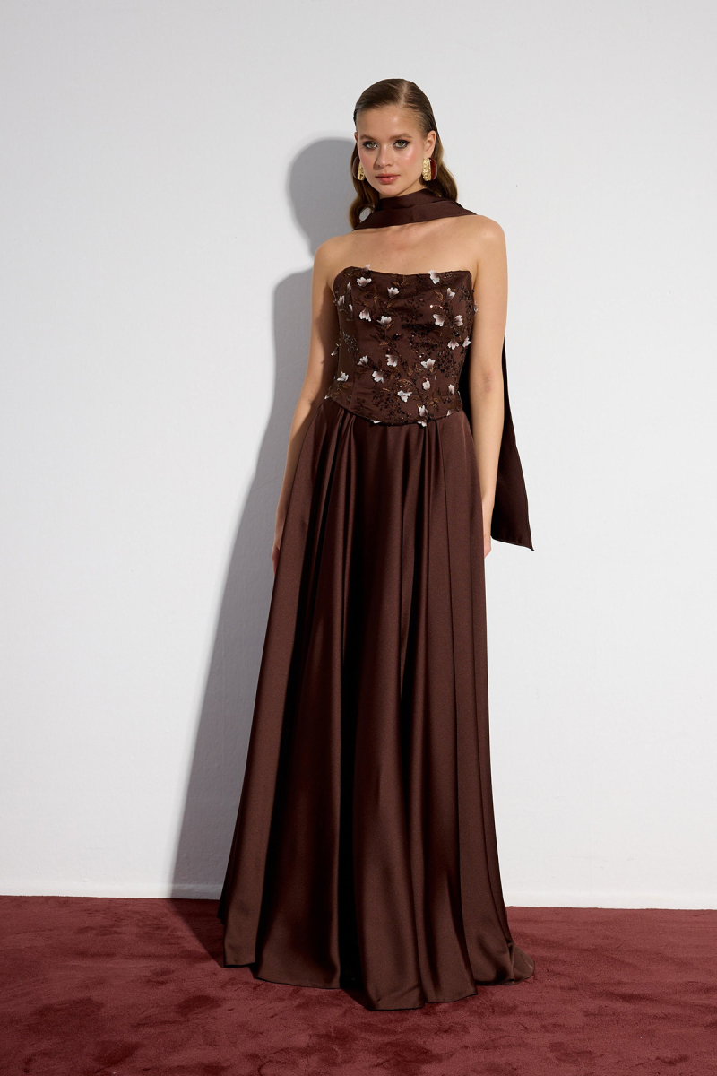 Carmen Kadın Straplez Şallı İşlemeli Saten Uzun Abiye Elbise 58699 Kahverengi Kahverengi