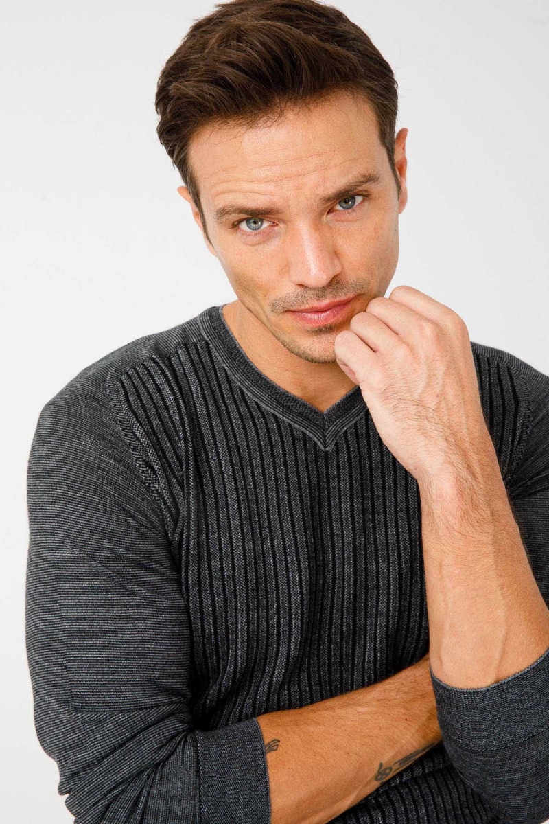 Desen Triko Erkek Önü Çizgili V Yaka Triko Kazak 02421501 Füme Füme