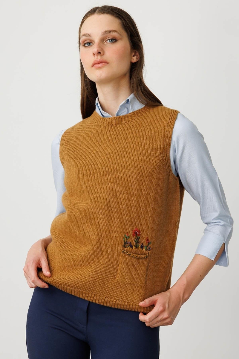 Desen Triko Kadın Sıfır Yaka Cep Üstü Çiçek Nakışlı Yün Süveter 25180 Taba Taba