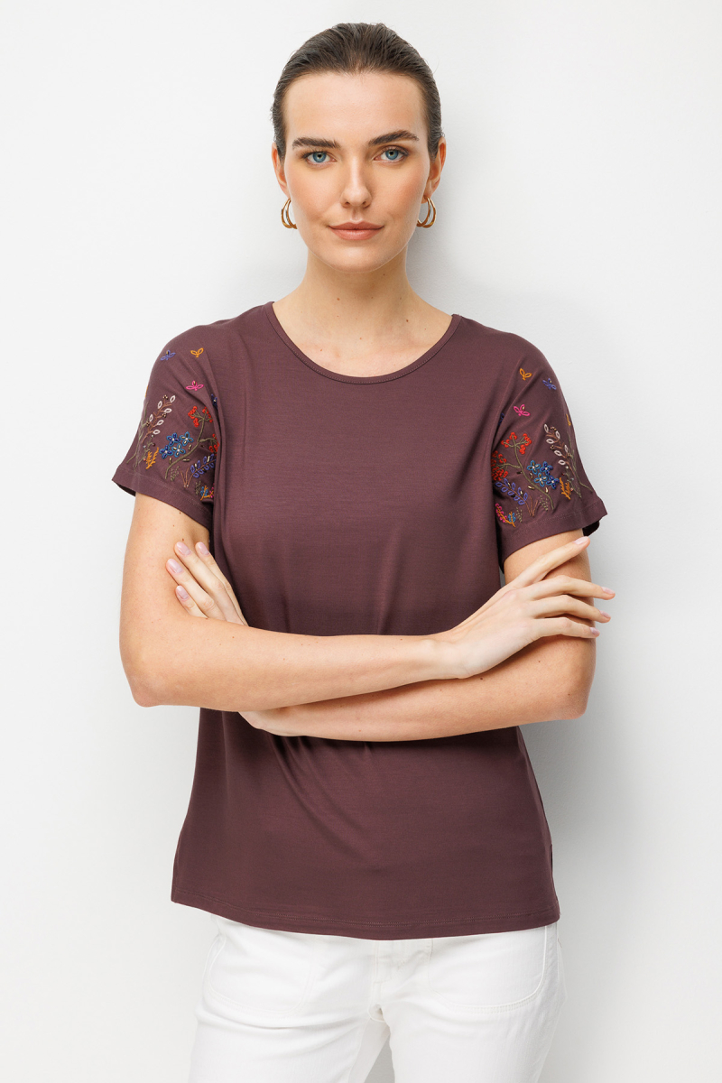 Desen Triko Kadın Sıfır Yaka Nakış İşlemeli Düşük Kollu Penye T-Shirt 26702 Kahverengi Kahverengi