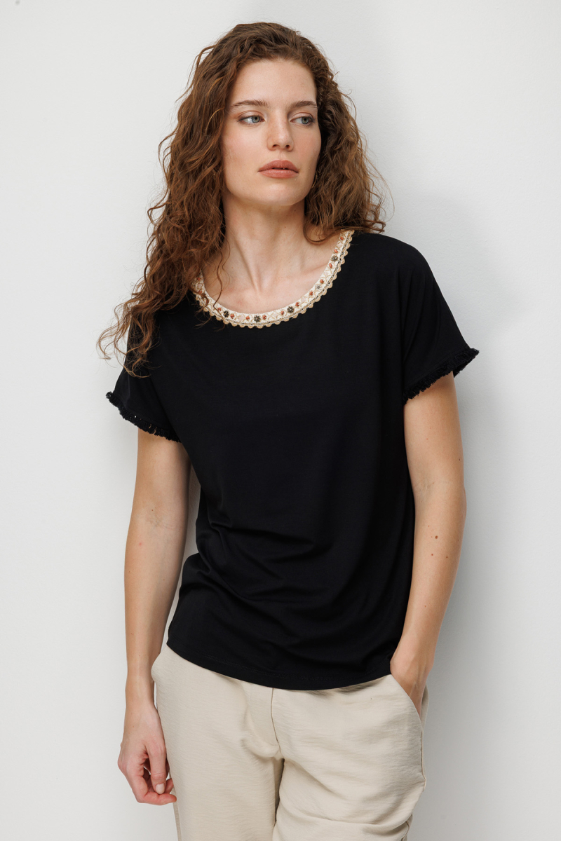 Desen Triko Kadın Sıfır Yaka Yakası Hasır Aksesuarlı Penye T-Shirt 26819 Siyah Siyah