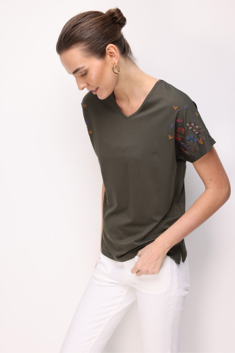 Desen Triko Kadın V Yaka Nakış İşlemeli Düşük Kollu Penye T-Shirt 26703 Haki Haki