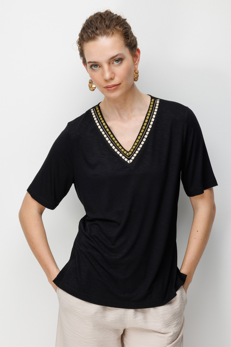 Desen Triko Kadın V Yaka Yakası İki Renkli İşlemeli Taşlı Penye T-Shirt 26844 Siyah Siyah