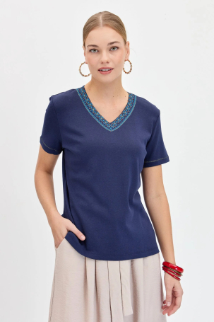 Desen Triko Kadın V Yaka Yakası Nakışlı Pamuklu T-Shirt KMY24006 Lacivert Lacivert
