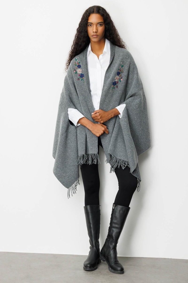 Desen Triko Kadın Yakası İşlemeli Koldan Geçmeli Büyük Yün Panço 25060 Füme Füme