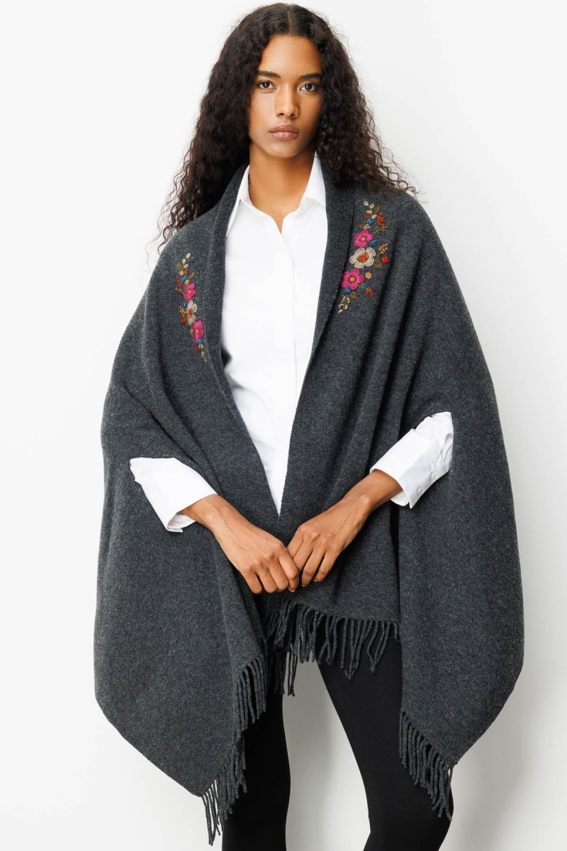 Desen Triko Kadın Yakası İşlemeli Koldan Geçmeli Büyük Yün Panço 25060 K.Füme K.FÜME