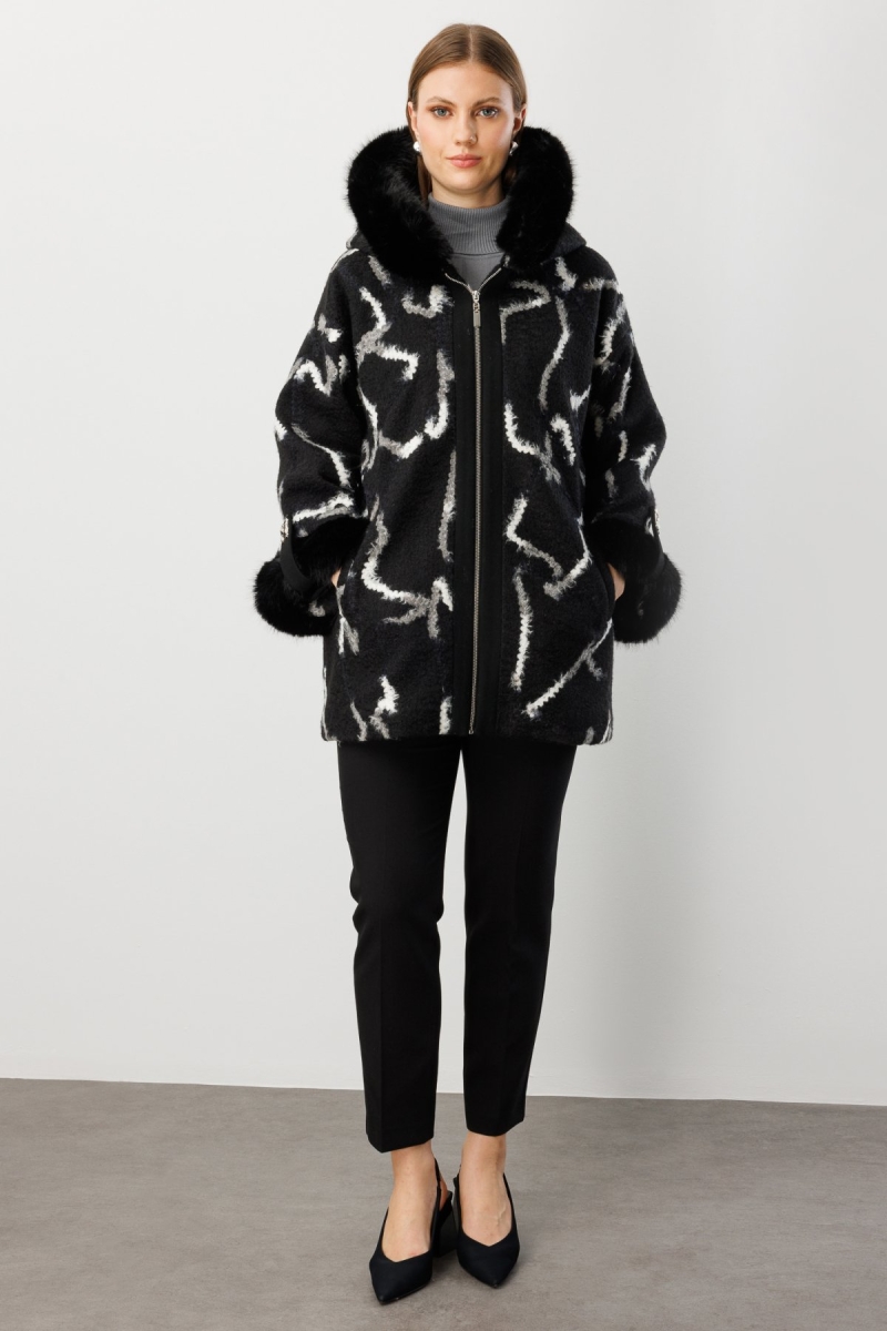 Ekol Kadın Büyük Beden Kolları ve Yakası Kürklü Desenli Kaban 6309 Siyah Siyah