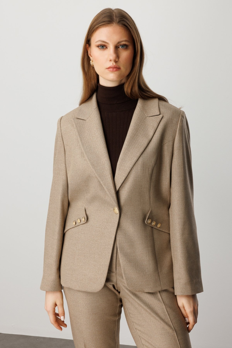 Ekol Kadın Büyük Beden Omzu Vatkalı Süs Düğmeli Ceket 5533 Camel Camel