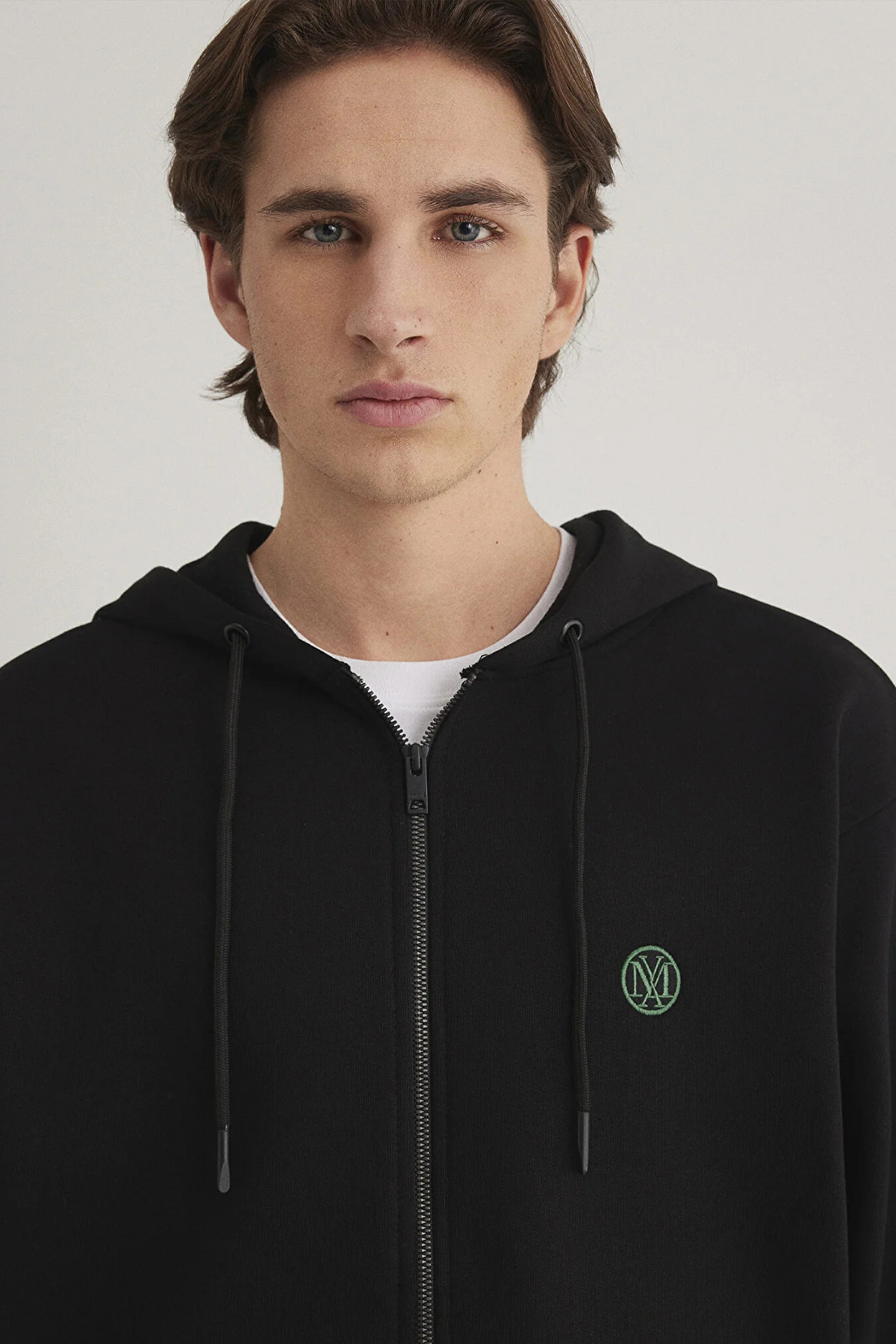 Mavi Erkek Logolu Kapüşonlu Fermuarlı Sweatshirt M066979 Siyah