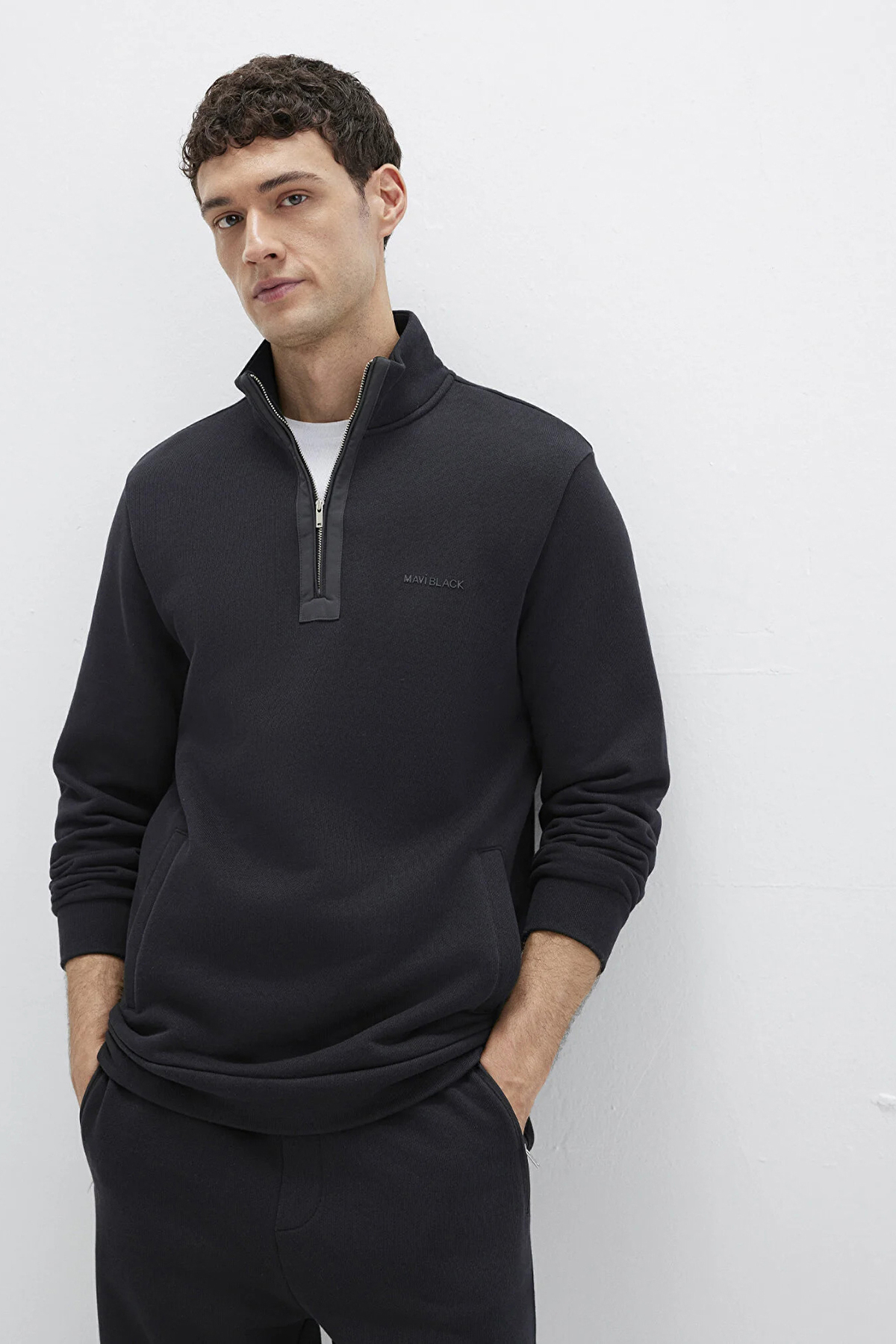 Mavi Erkek Yarı Fermuarlı Dik Yaka Sweatshirt M0S10477 Siyah