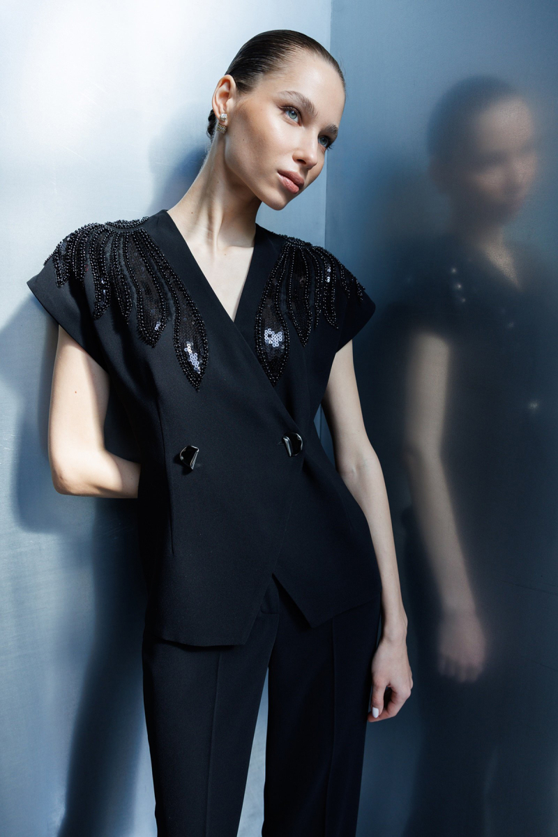 Moda İlgi Kadın Omuzları Boncuk İşlemeli İki Düğmeli Ceket 5020 Siyah Siyah