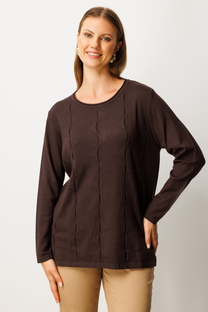 On Kadın Büyük Beden Kendinden Desenli Triko Kazak 65329 Kahverengi Kahverengi