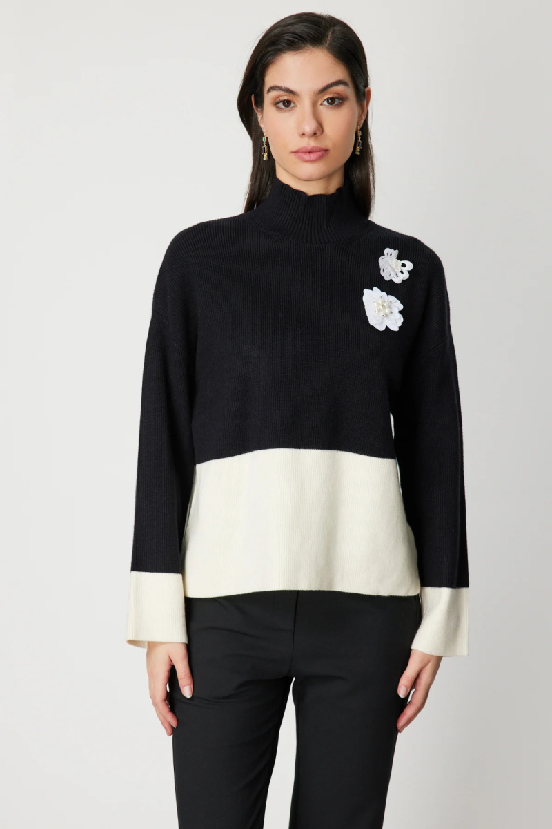 On Kadın Çiçek Broşlu Dik Yaka Triko Kazak 60356 Siyah Siyah