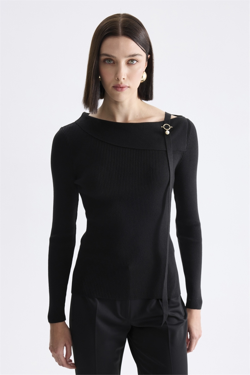 On Kadın Kayık Yaka Aksesuarlı Triko Kazak Siyah Siyah