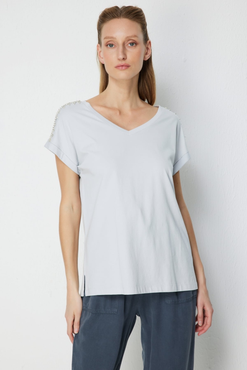 On Kadın Omuzları Taşlı V Yaka Pamuklu T-Shirt 71415 Gri Gri