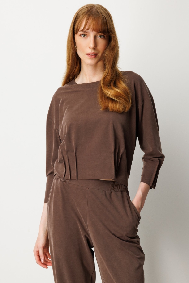 On Kadın Pile Detaylı Sıfır Yaka Bluz 64408 Kahverengi Kahverengi