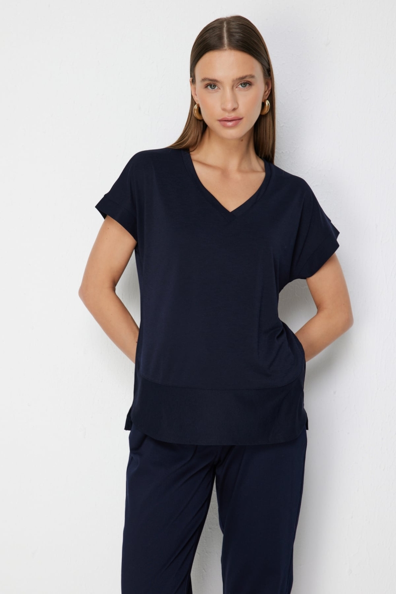 On Kadın V Yaka Parçalı T-Shirt 71475 Lacivert Lacivert