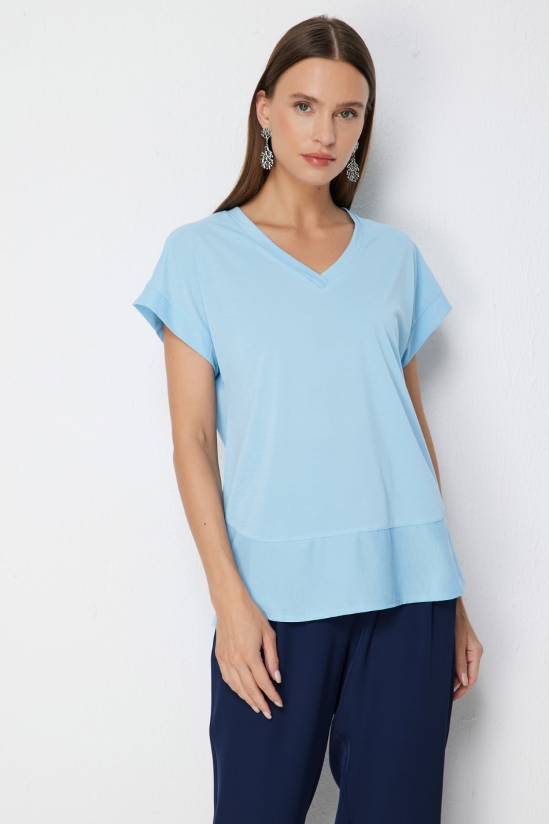 On Kadın V Yaka Parçalı T-Shirt 71475 Mavi Mavi