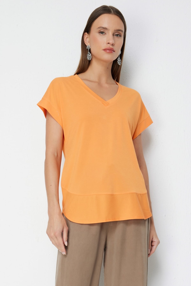 On Kadın V Yaka Parçalı T-Shirt 71475 Oranj Oranj