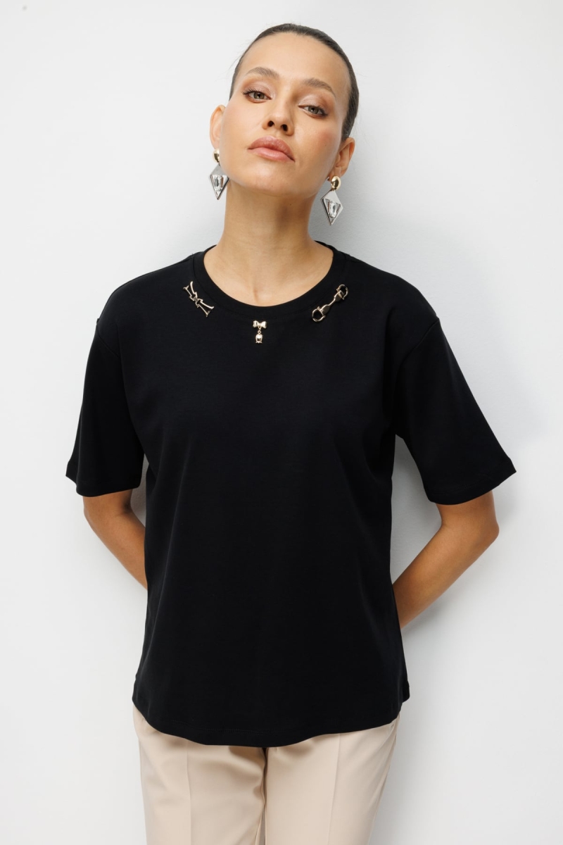 On Kadın Yakası Aksesuarlı Sıfır Yaka Pamuklu T-Shirt 71454 Siyah Siyah