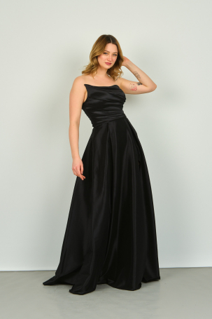 Şeref Vural Kadın Asimetrik Yaka Derin Yırtmaçlı Drapeli Saten Abiye Elbise 8113 Siyah Siyah