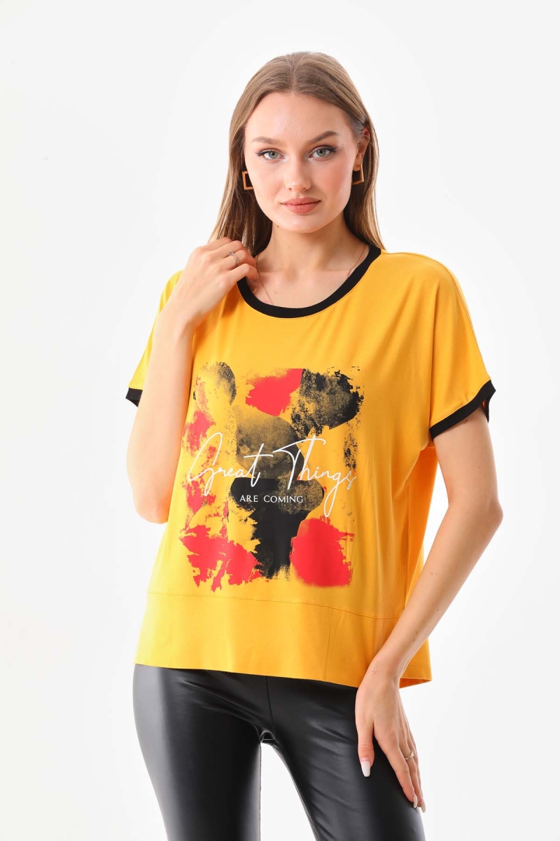 Sistas Kadın Desenli ve Yazı Detaylı Kısa Kol Bluz 23085 Sarı Sarı